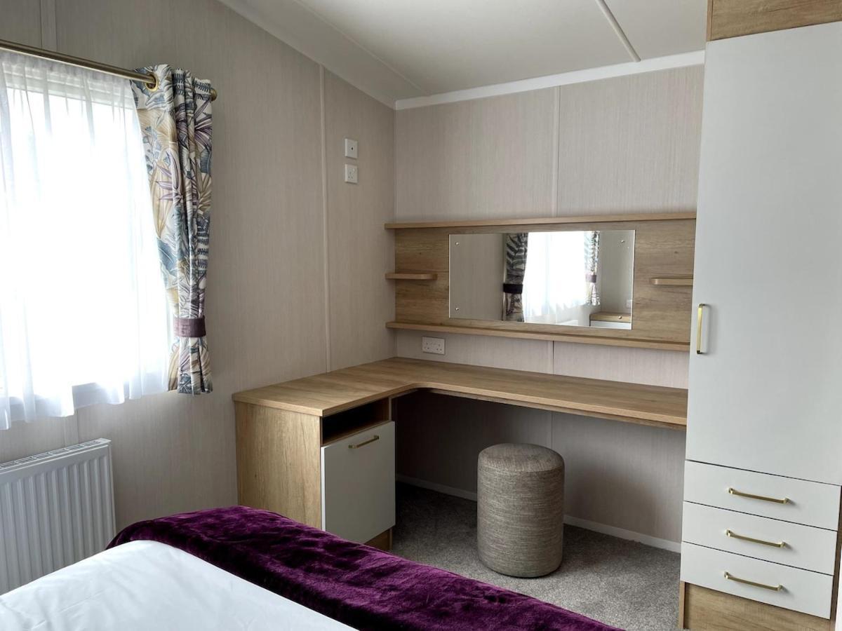Luxury Caravan Cornwall Sleeps 4 Countryside View St Austell Bagian luar foto