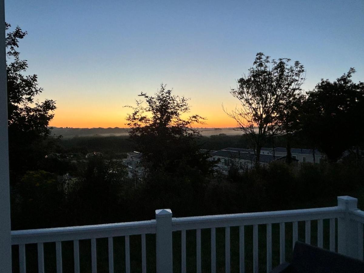 Luxury Caravan Cornwall Sleeps 4 Countryside View St Austell Bagian luar foto